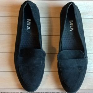 MIA black flat loafers